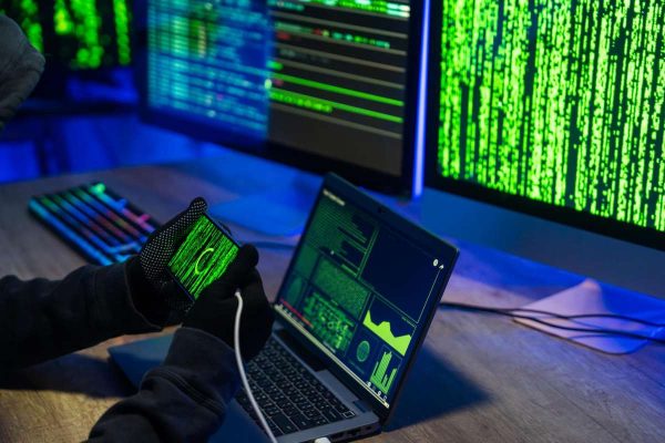 Hackean una popular herramienta de IA y roban contraseñas y claves de acceso